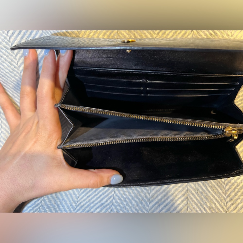 Louis Vuitton Monogram Vernis Sarah Wallet - Picture 4 of 13